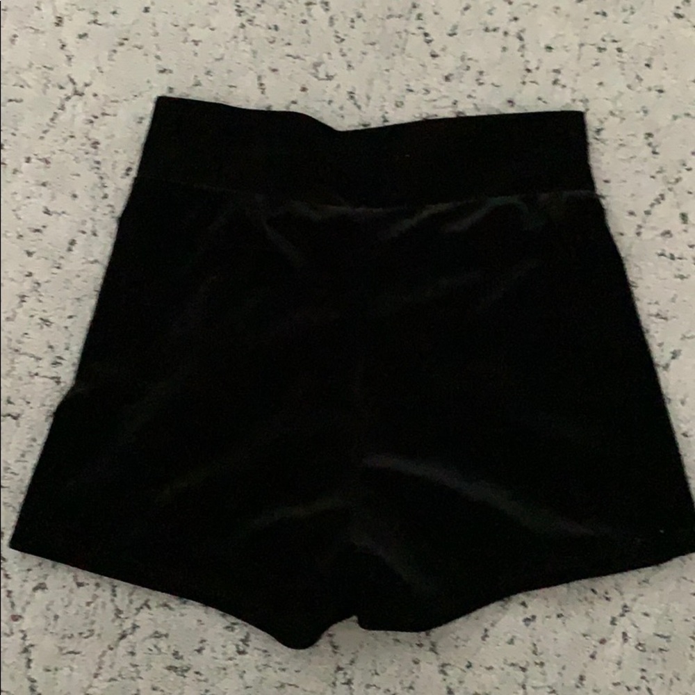 A black skort (skirt/ shorts) - Picture 2 of 2